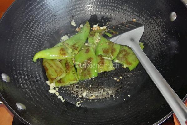 蒜香虎皮尖椒的做法图解10