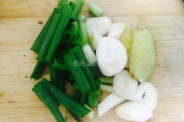 排骨炖豆角。的做法图解1