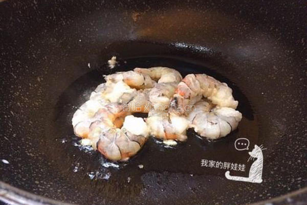 蚝油蟹味菇韭菜炒虾仁的做法图解3