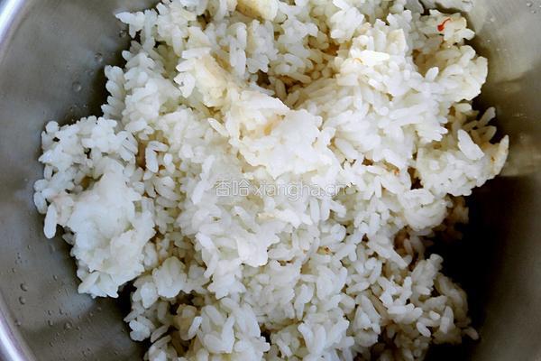 米饭鸡蛋煎饼的做法图解1