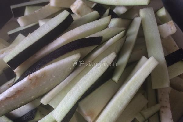 酸辣酱汁茄子的做法图解3