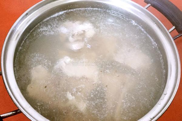 酱香糖醋肩胛骨的做法图解1