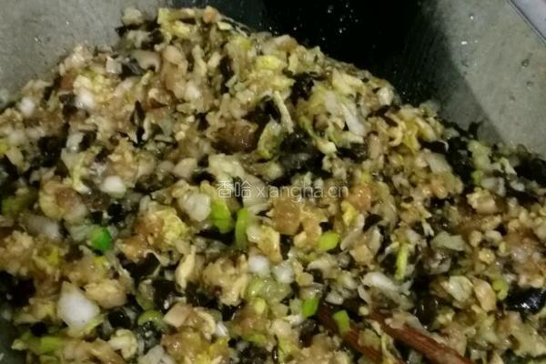 猪肉大葱饺子的做法图解1