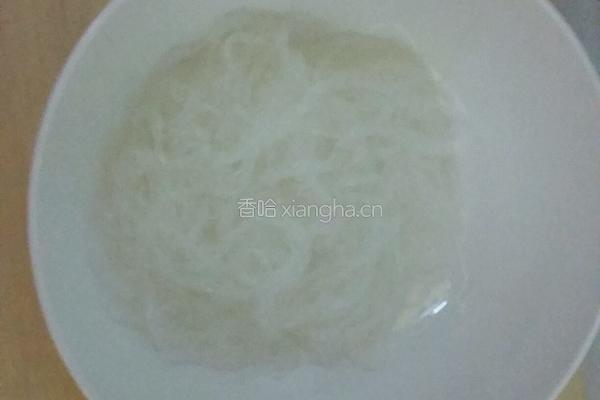 裙边拌粉丝菠菜的做法图解2