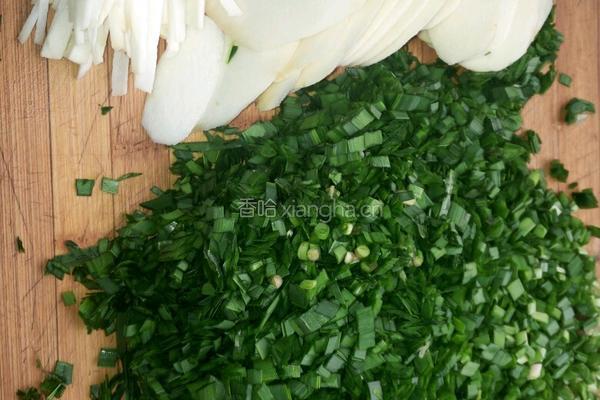 芋头韭菜肉馅饺子的做法图解1