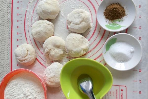 自做发面小饼的做法图解2