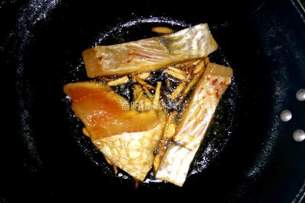 干笋焖草鱼的做法图解5