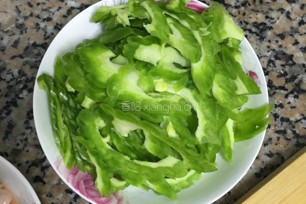 苦瓜炒鸭的做法图解2