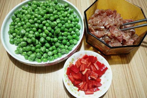 春色之豌豆鸡丁的做法图解3