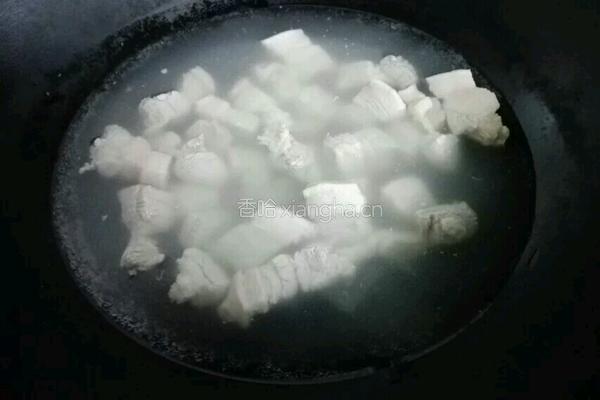 焦糖啤酒红烧肉的做法图解3