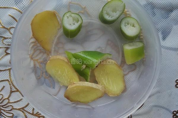 当归乌鸡汤的做法图解3