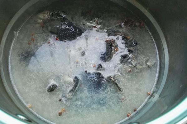 当归乌鸡汤的做法图解4