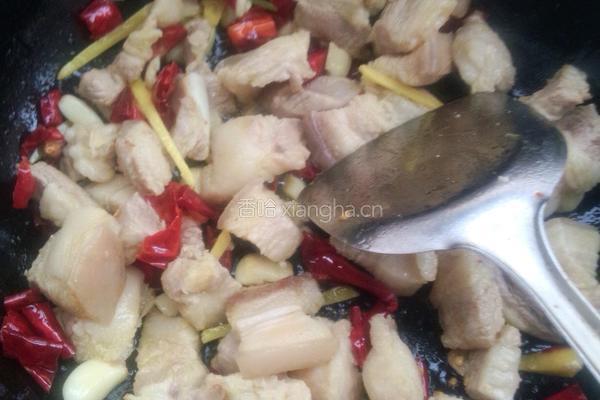 红烧五花肉炒洋芋头的做法图解3