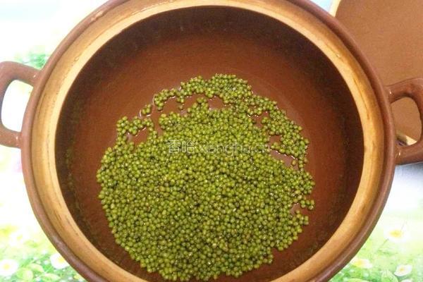 绿豆贝壳粉糖水的做法图解2