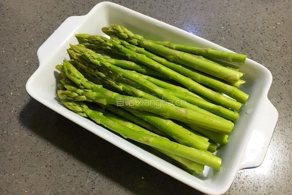 油淋芦笋的做法图解1