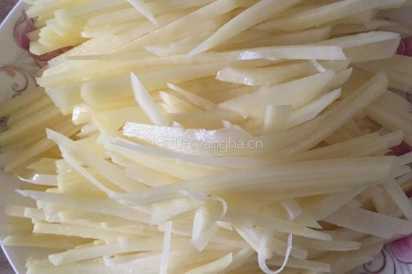 家常素炒土豆丝的做法图解1