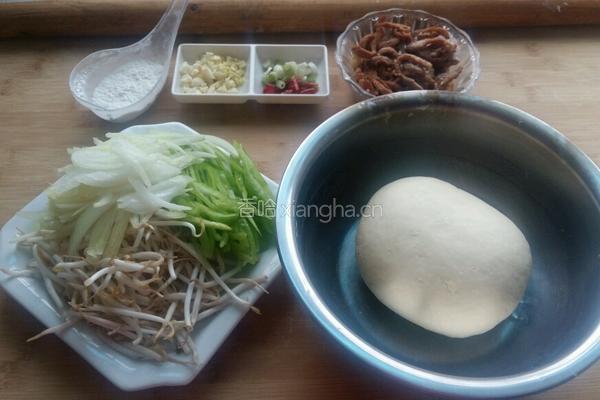 青椒肉丝炒蛋面的做法图解3
