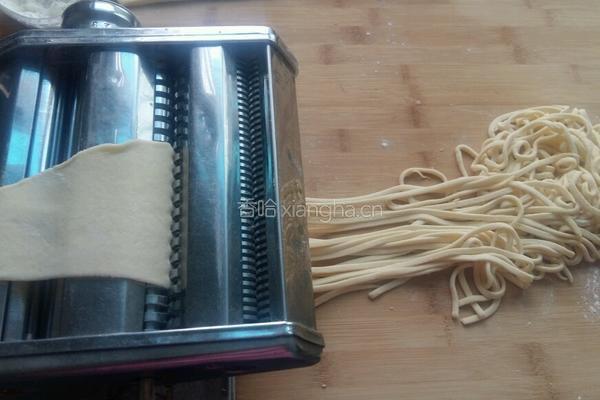 青椒肉丝炒蛋面的做法图解4