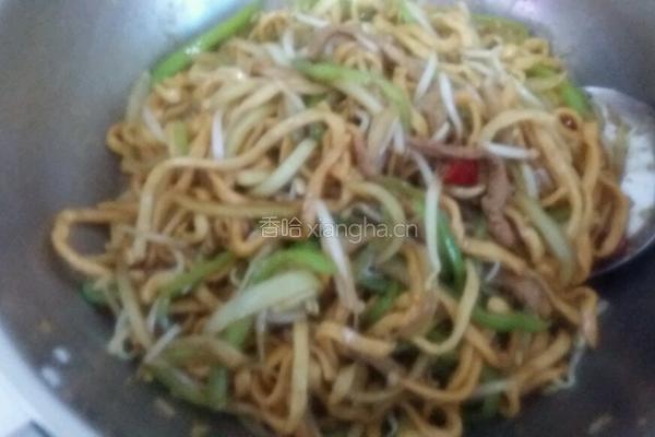 青椒肉丝炒蛋面的做法图解11