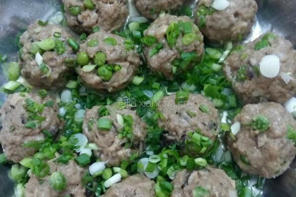香菇豌豆肉丸子的做法图解4
