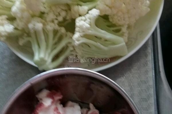 花菜烧肉的做法图解1