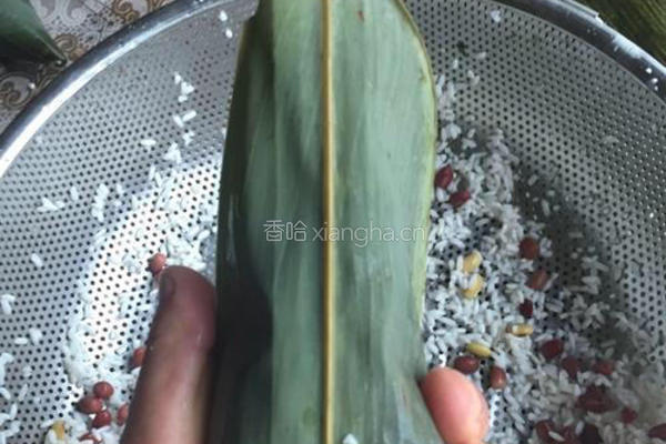 红豆/黄豆/糯米粽子的做法图解3