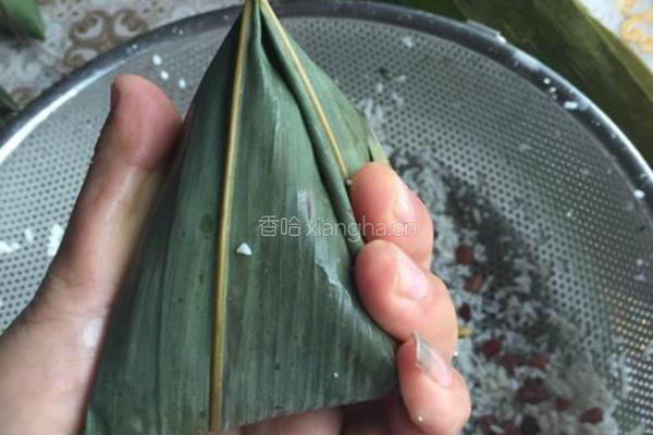 红豆/黄豆/糯米粽子的做法图解4