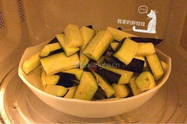 蟹味菇肉末茄条的做法图解3