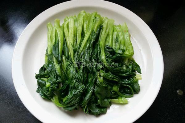 香菇肉末烧油菜的做法图解2