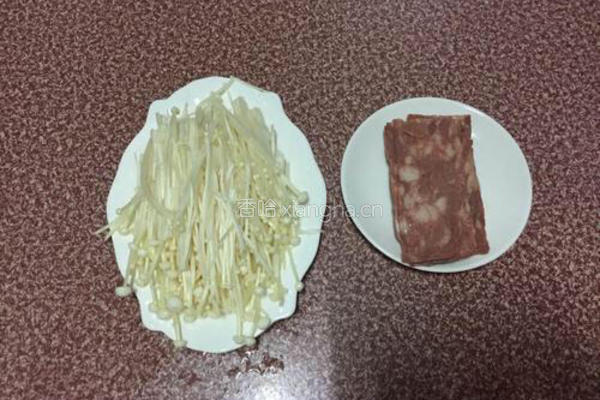 培根金针菇的做法图解1