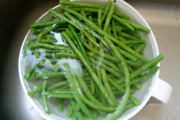 红烧缸豆的做法图解2