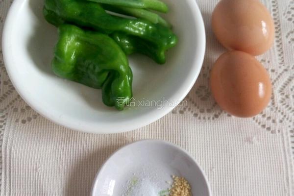 青椒鸡蛋片的做法图解1