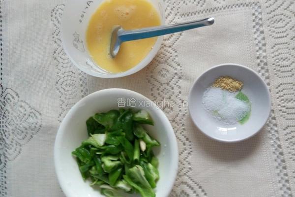 青椒鸡蛋片的做法图解2