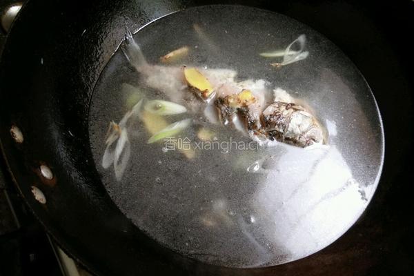 鲫鱼豆腐汤的做法图解5