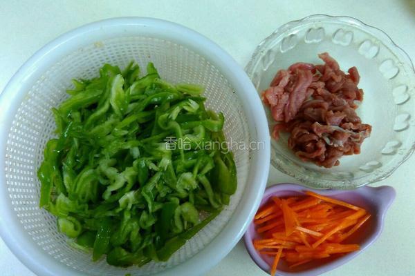 青椒炒肉丝的做法图解1