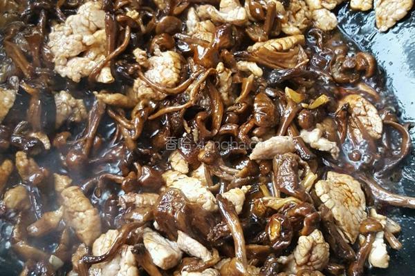 老姐的招牌油焖饭的做法图解5