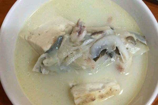 汤白肉嫩鱼头豆腐汤的做法图解5