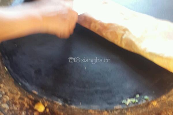 煎饼韭菜盒子的做法图解9