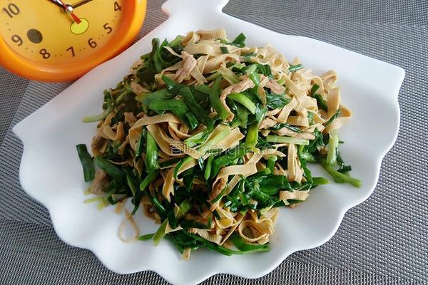 韭菜豆腐皮炒肉丝的做法图解6