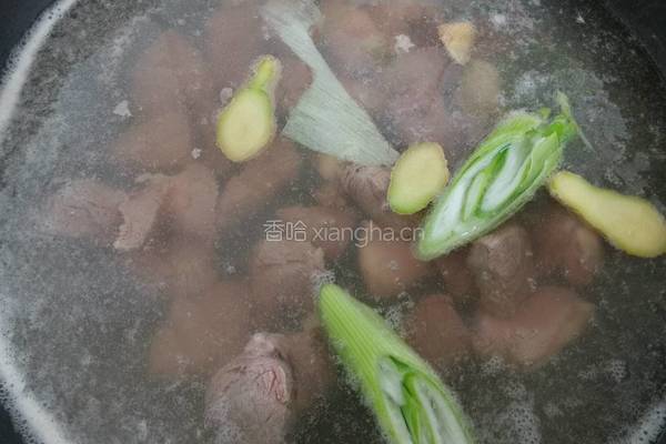 原汁牛肉炖萝卜的做法图解6