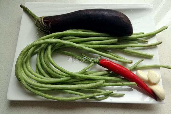 茄子烧豆角的做法图解1