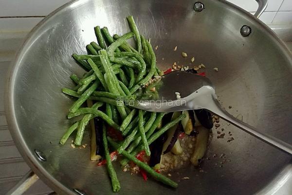 茄子烧豆角的做法图解9