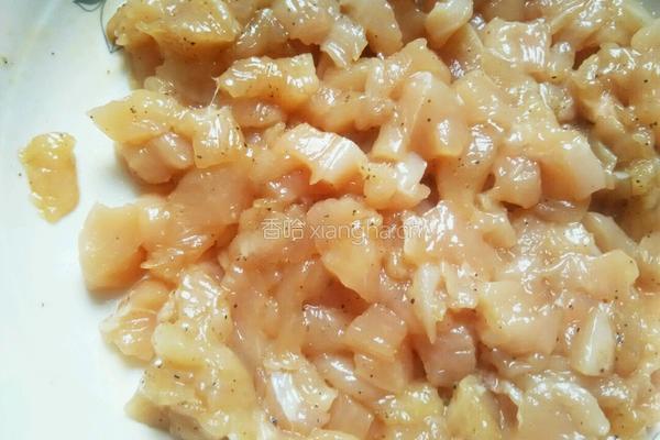 豌豆炒鸡肉的做法图解4