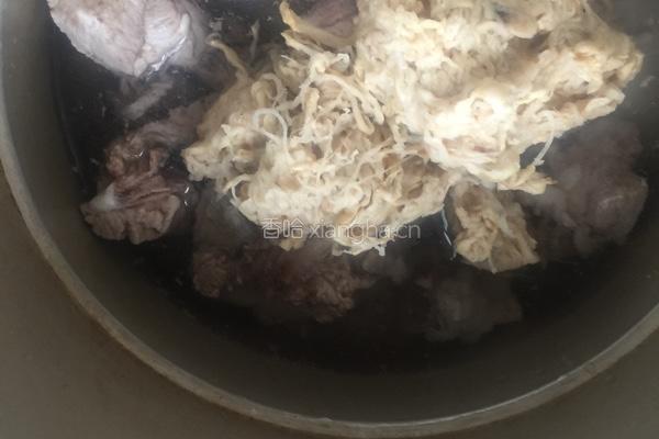 猪骨头炖萝卜丝的做法图解3