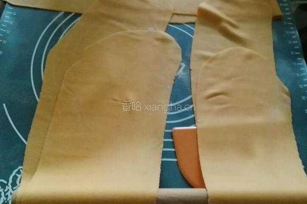 用手动压面机自制南瓜面条的做法图解3