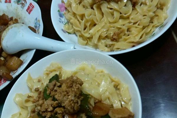 用手动压面机自制南瓜面条的做法图解5