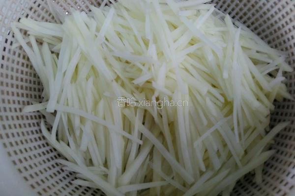 酸甜土豆丝的做法图解2