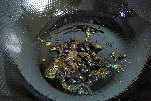 青椒木耳炒鸡蛋的做法图解4