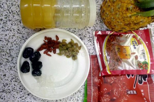 甜蜜滋补菠萝饭的做法图解2