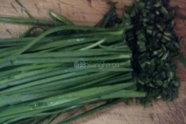 韭菜小茴香煎饼的做法图解2